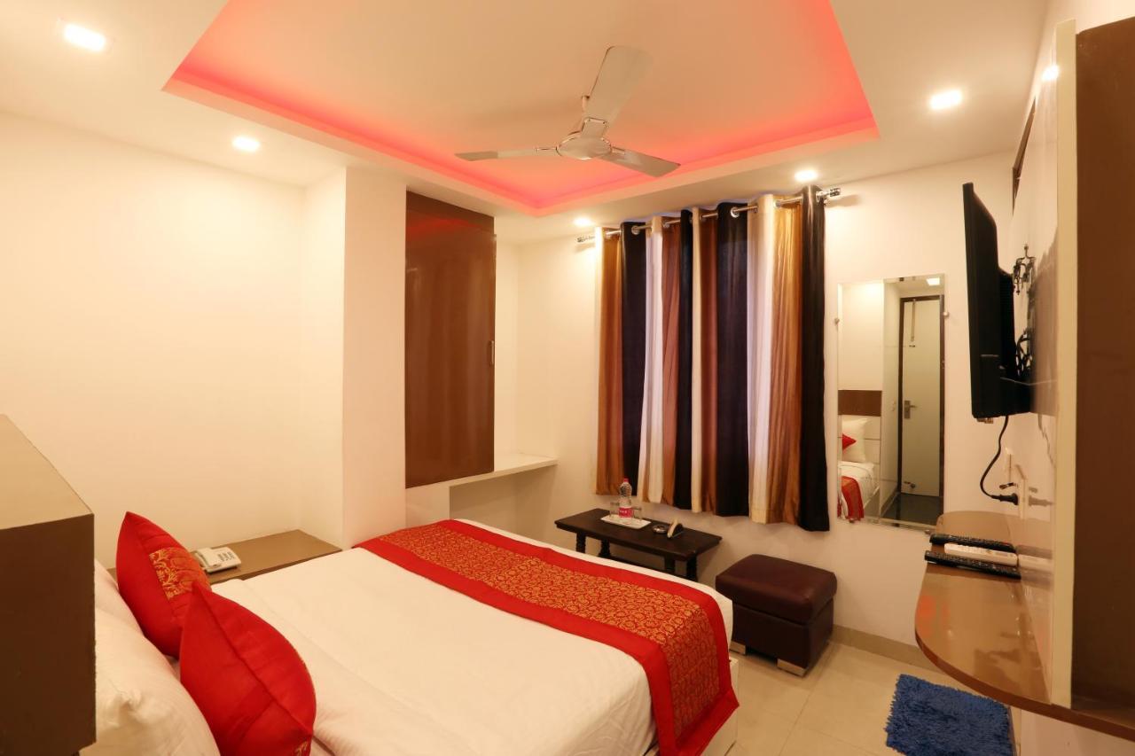 Hotel Sky Wood At Airport Nueva Delhi Exterior foto