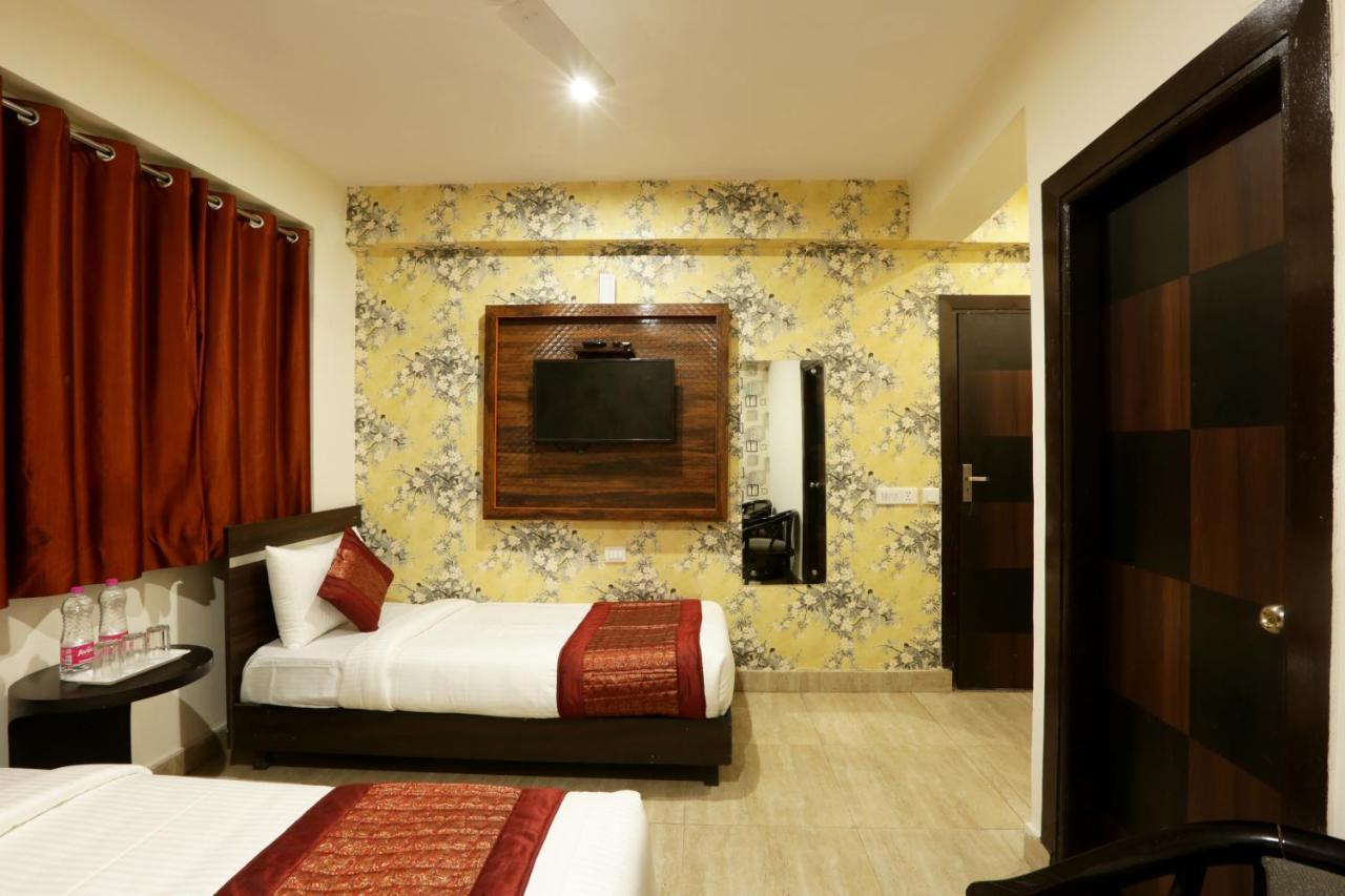 Hotel Sky Wood At Airport Nueva Delhi Exterior foto