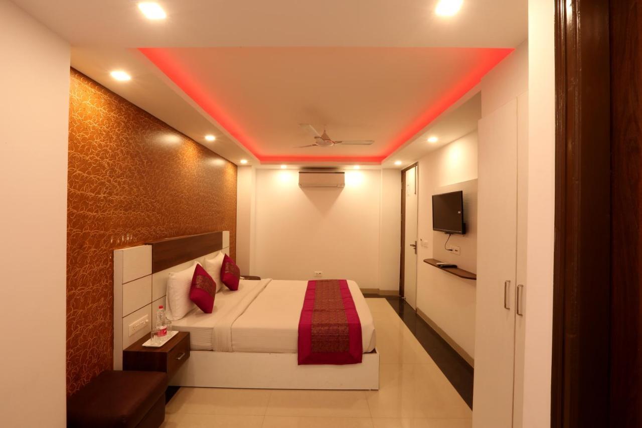 Hotel Sky Wood At Airport Nueva Delhi Exterior foto